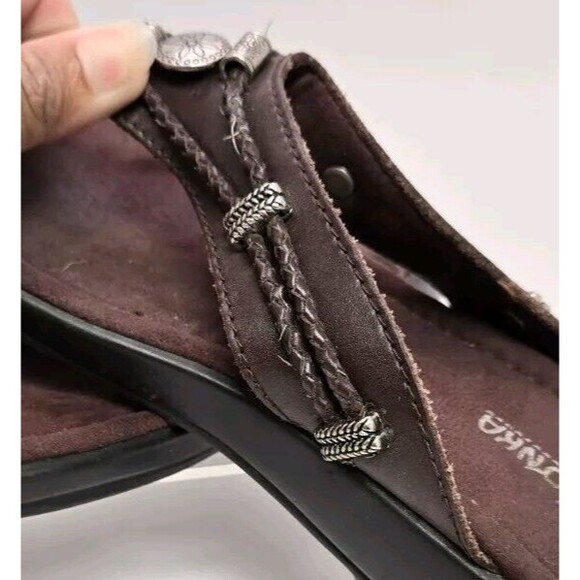 MinneTonka Silverthorne Brown Leather Sandals Flip Flops Thongs Women Size 8 - Picture 13 of 14